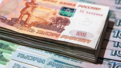С осужденного за коррупцию экс-полковника Захарченко, а также с его родственников и знакомых столичная прокуратура потребовала взыскать 50 миллионов рублей