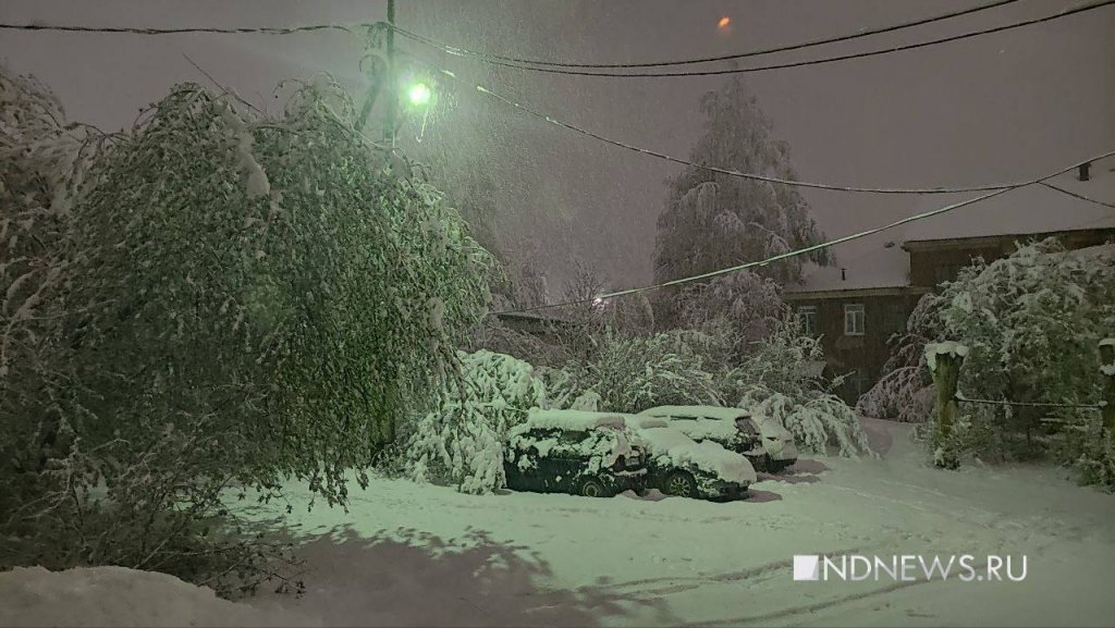Новый День: Аномальный снегопад оборвал провода ЛЭП в нескольких уральских городах